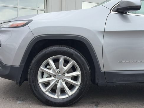 Used 2017 Jeep Cherokee Limited AWD/4WD image 10