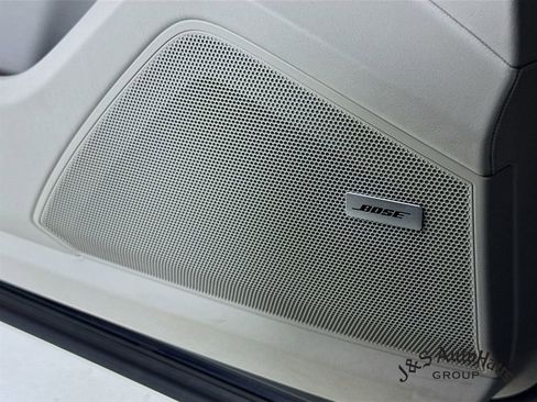 Used 2023 Porsche Cayenne Platinum Edition w/ Premium Package Plus image 25