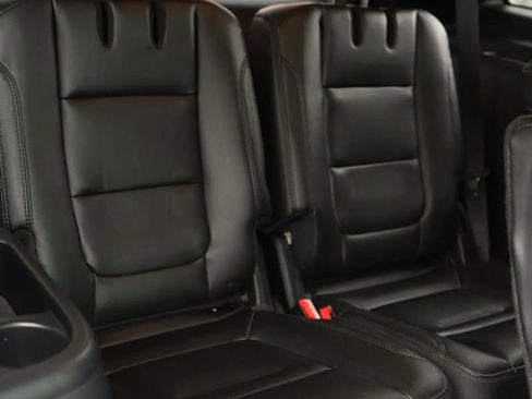 Used 2017 Ford Explorer XLT w/ Equipment Group 202A image 41