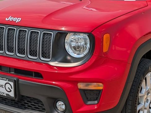 Used 2023 Jeep Renegade Latitude w/ Premium Group AWD/4WD image 9
