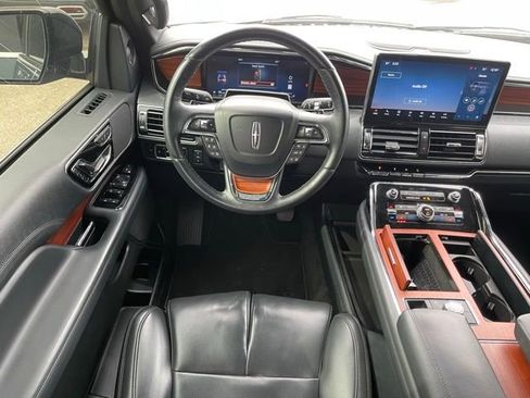 Used 2024 Lincoln Navigator Premiere image 18