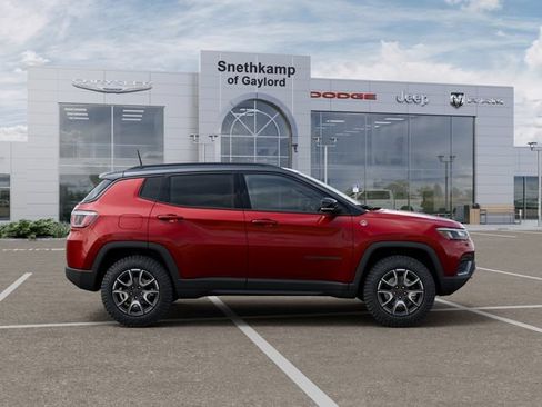 New 2026 Jeep Compass Trailhawk w/ Sun, Sound & Navigation Group AWD/4WD image 22