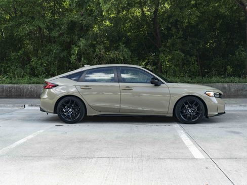 Used 2025 Honda Civic Sport image 10
