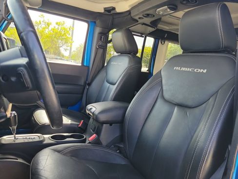 Used 2015 Jeep Wrangler Unlimited Rubicon w/ Connectivity Group AWD/4WD image 26