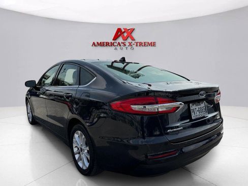 Used 2020 Ford Fusion SE image 3
