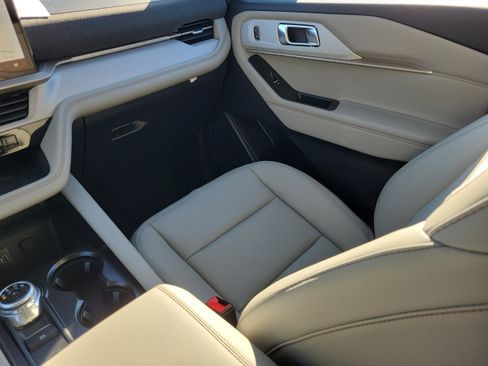 New 2026 Ford Explorer Active w/ Active Comfort Package image 16