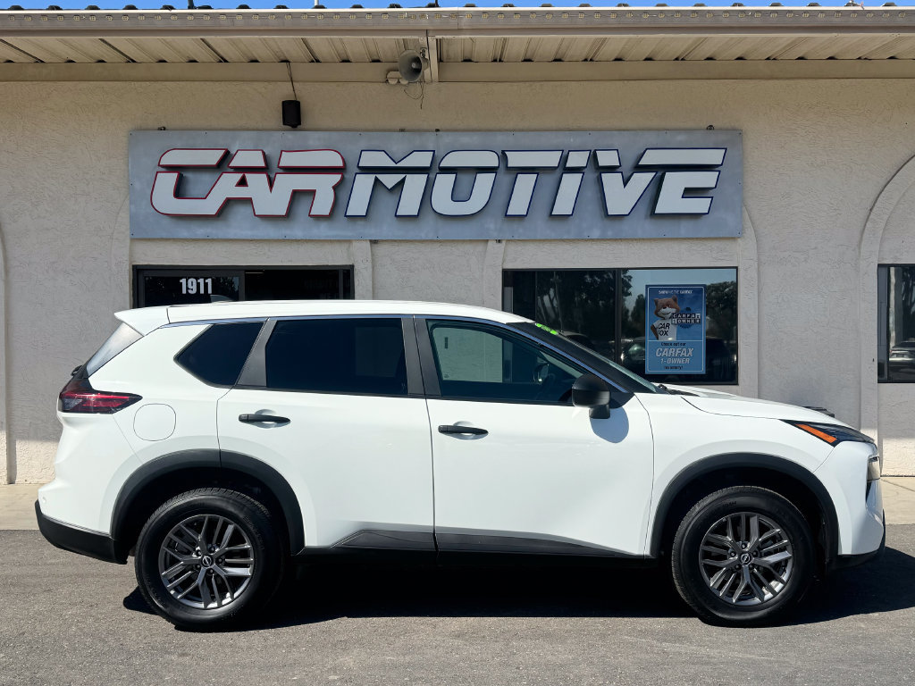 Used 2024 Nissan Rogue S AWD/4WD image 3