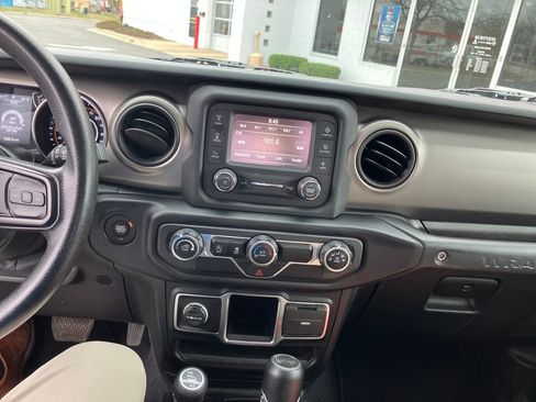 Used 2021 Jeep Wrangler Sport AWD/4WD image 12