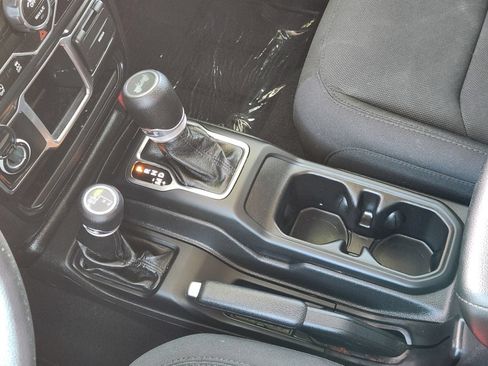 Used 2022 Jeep Wrangler Unlimited Sport AWD/4WD image 28