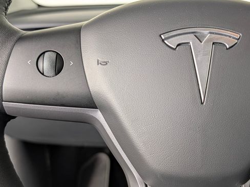 Used 2024 Tesla Model Y Long Range RWD image 35