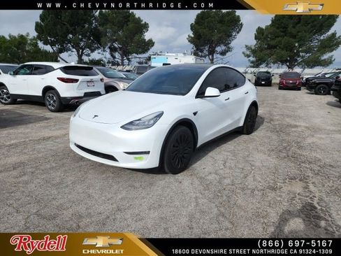 Used 2023 Tesla Model Y Long Range AWD/4WD image 1