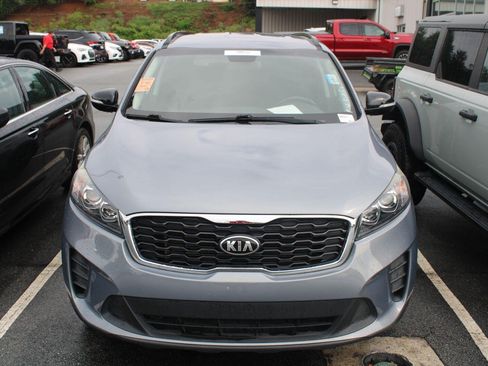Used 2019 Kia Sorento S FWD image 2