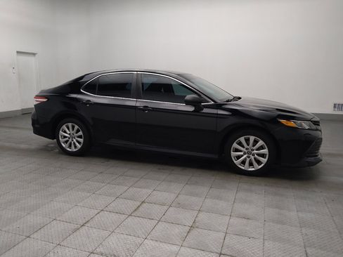 Used 2018 Toyota Camry LE FWD image 11