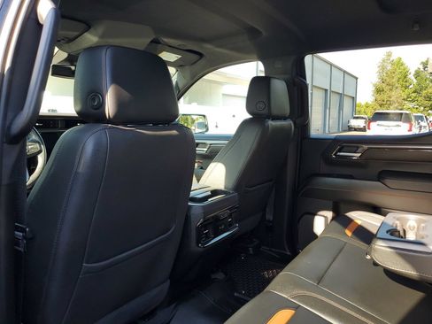 Used 2023 GMC Sierra 1500 AT4 w/ AT4 Premium Package AWD/4WD image 10