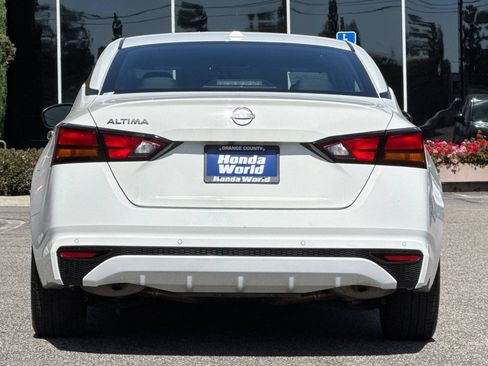 Used 2025 Nissan Altima 2.5 SV FWD image 5