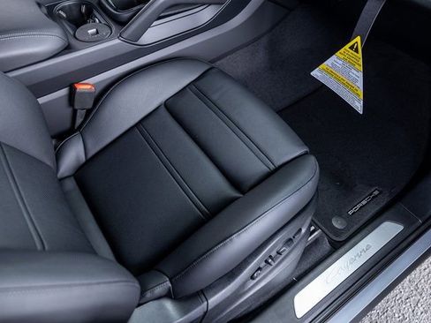 Certified 2025 Porsche Cayenne Coupe AWD/4WD image 36