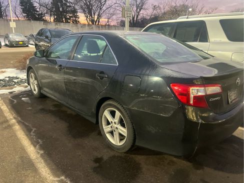 Used 2013 Toyota Camry SE image 2