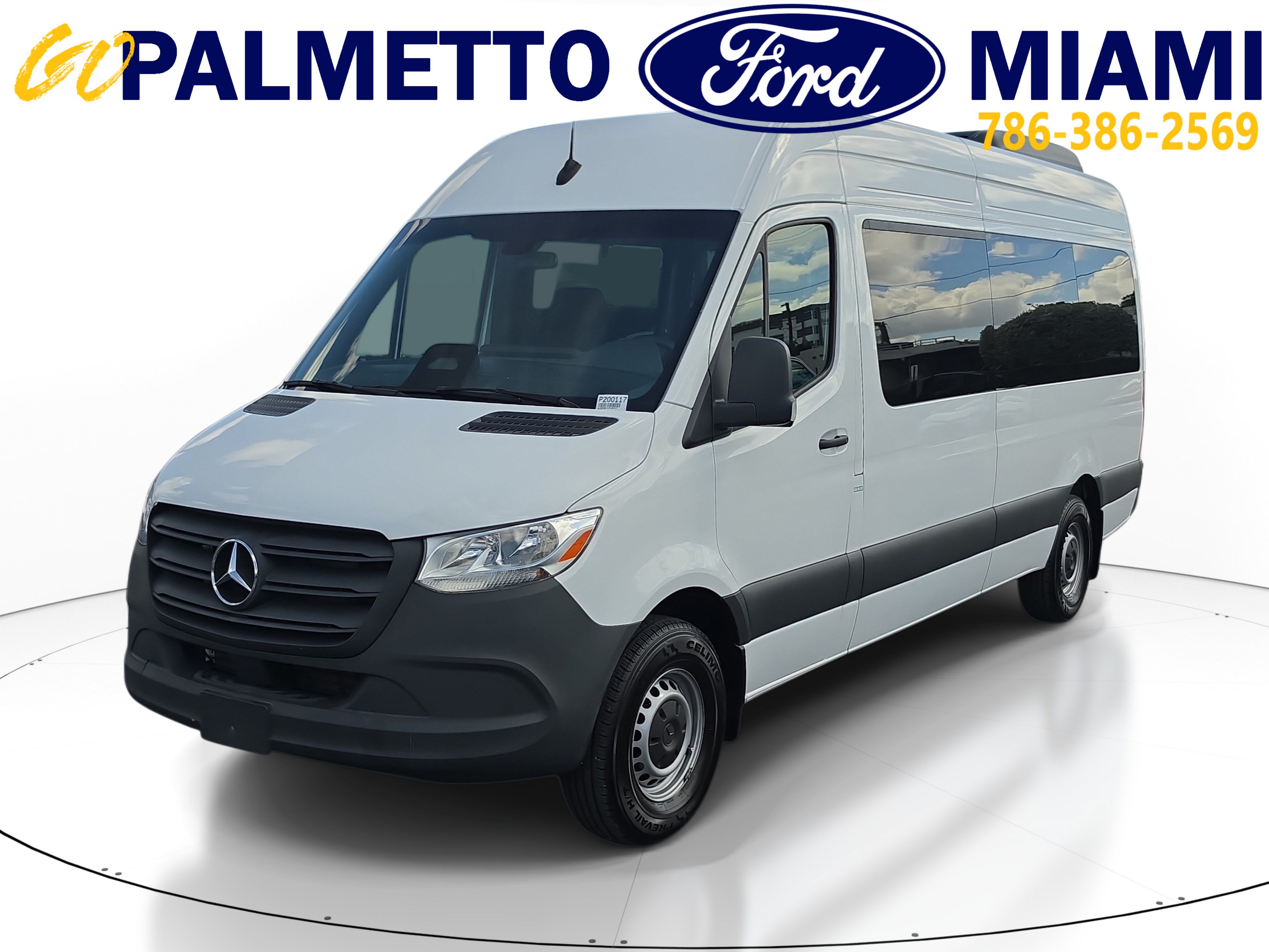 Used 2025 Mercedes-Benz Sprinter 2500 image 3