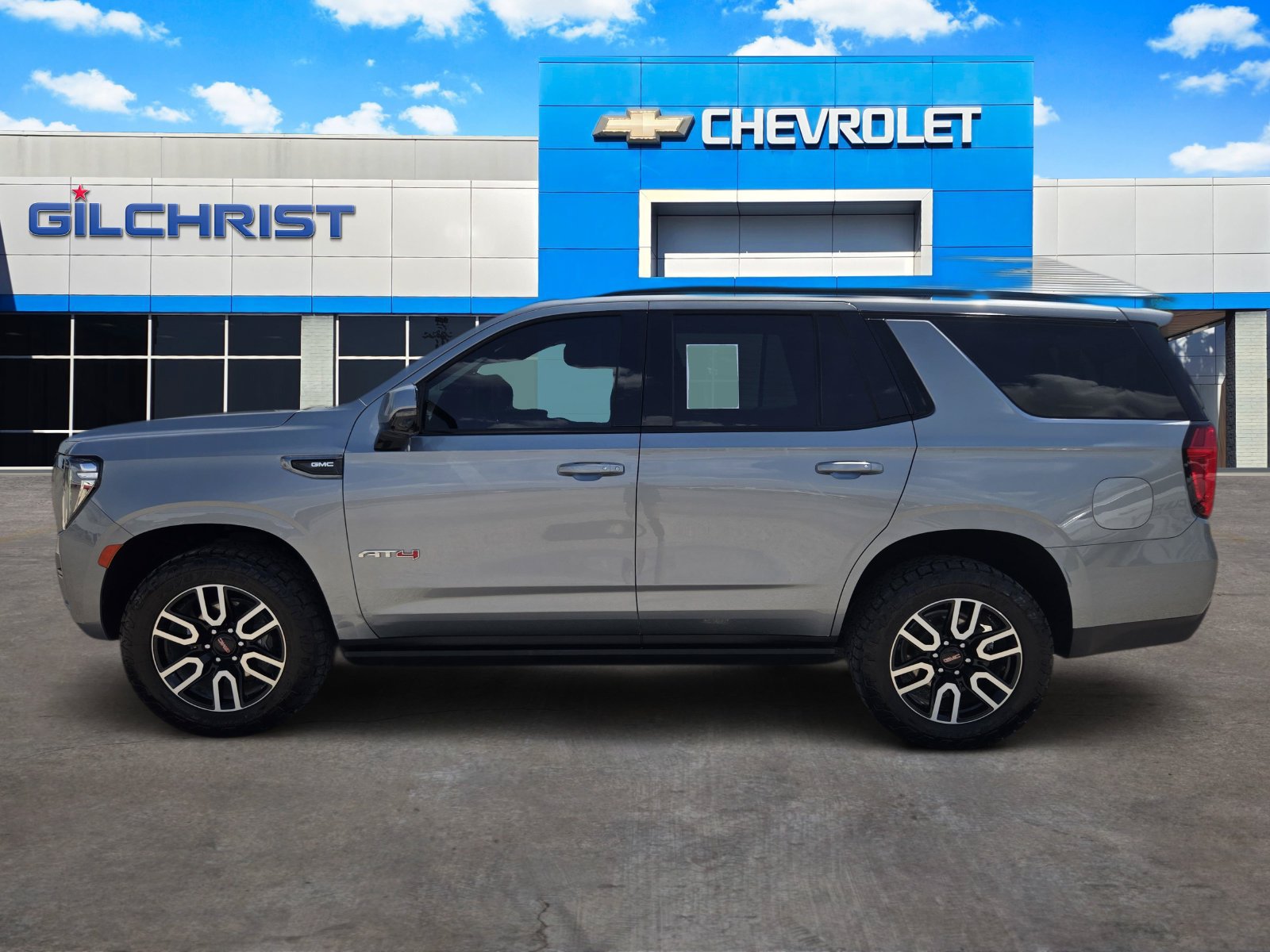 Used 2024 GMC Yukon AT4 w/ AT4 Premium Package AWD/4WD image 4