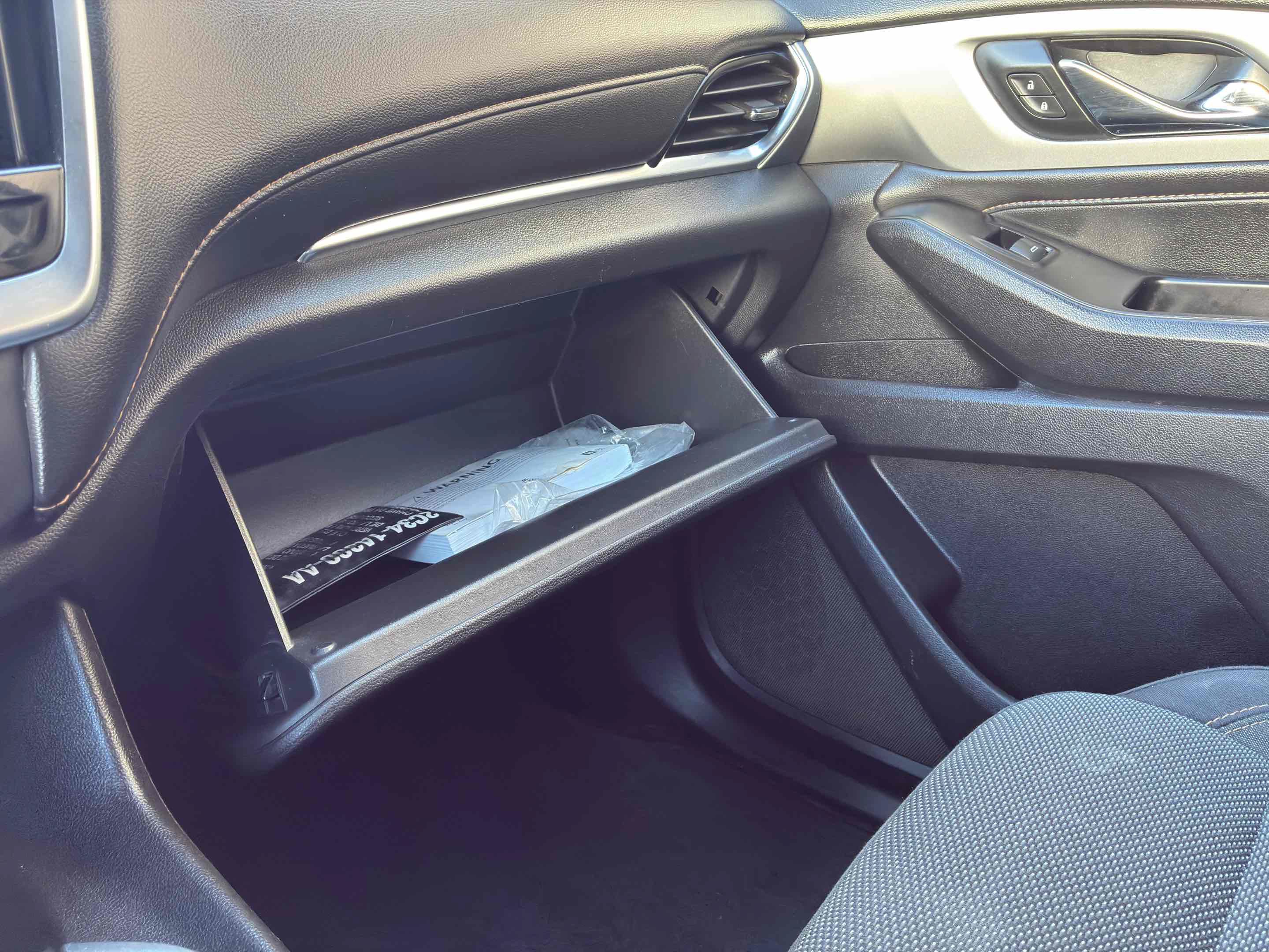 Used 2019 Chevrolet Traverse LT FWD image 28