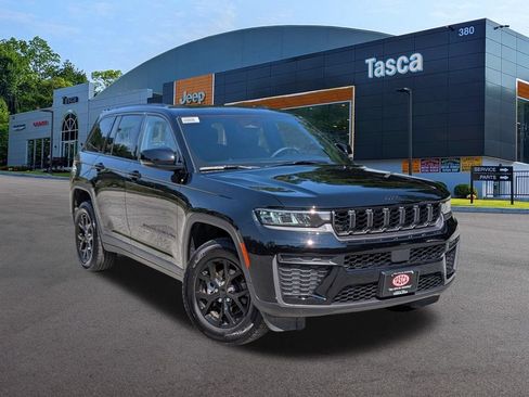 Used 2026 Jeep Grand Cherokee Altitude AWD/4WD image 1