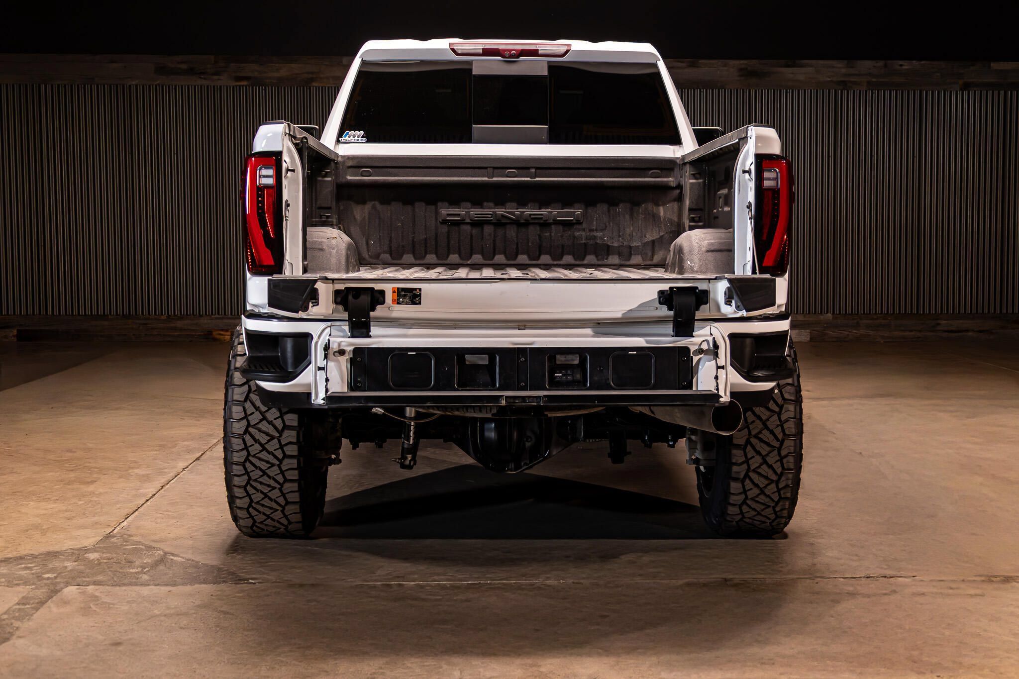 Used 2024 GMC Sierra 2500 Denali Ultimate w/ Max Trailering Package AWD/4WD image 9