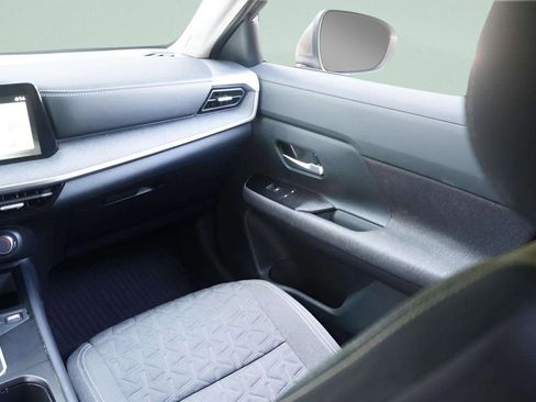 Used 2025 Nissan Kicks SV image 38