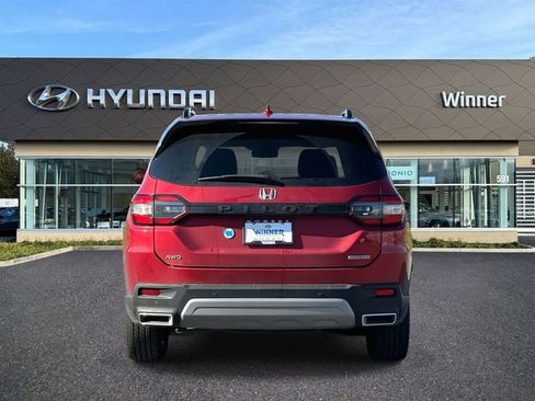 Used 2023 Honda Pilot Touring image 4
