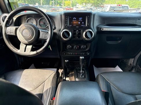 Used 2018 Jeep Wrangler Unlimited Rubicon w/ Connectivity Group AWD/4WD image 36
