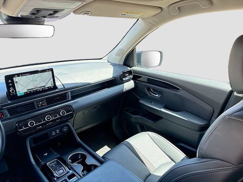 Used 2025 Honda Pilot Touring image 24