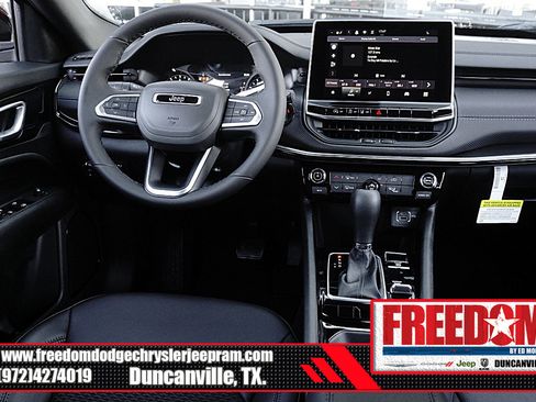 New 2026 Jeep Compass Latitude image 17