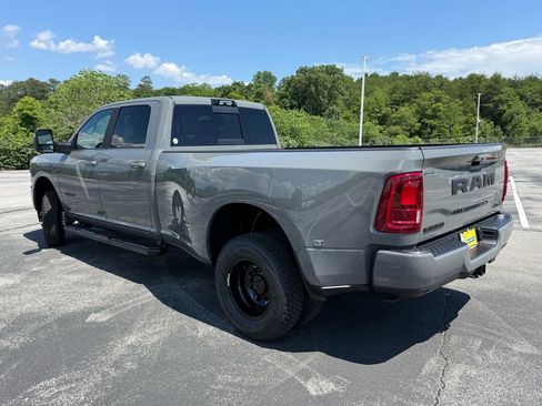 New 2026 RAM 3500 Laramie AWD/4WD image 7