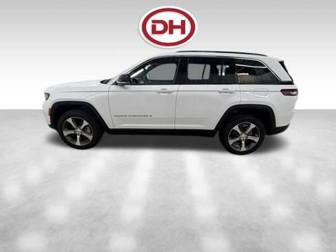 Used 2024 Jeep Grand Cherokee Limited AWD/4WD image 9