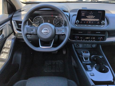 Used 2024 Nissan Rogue SV FWD image 18