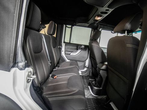Used 2015 Jeep Wrangler Unlimited Rubicon AWD/4WD image 12