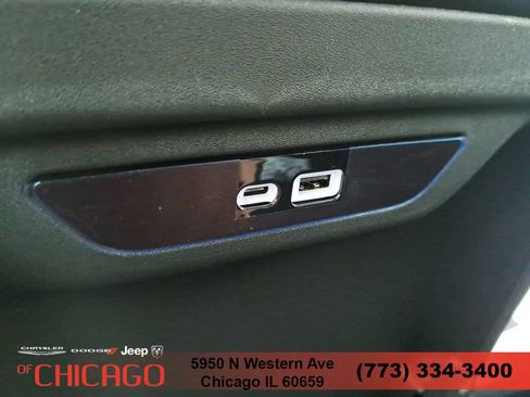 New 2026 Chrysler Pacifica Select w/ S Appearance Package FWD image 17