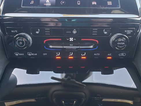 New 2025 Jeep Grand Cherokee Laredo w/ Luxury Tech Group I image 18