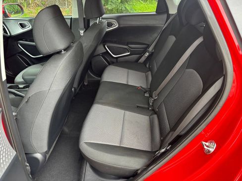 Used 2025 Kia Soul LX w/ LX Technology Package FWD image 25