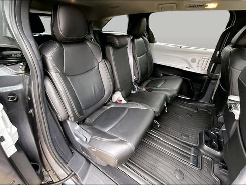 Used 2025 Toyota Sienna LE FWD image 20