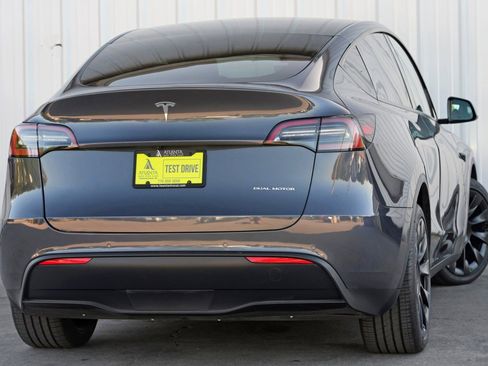 Used 2021 Tesla Model Y Long Range image 4
