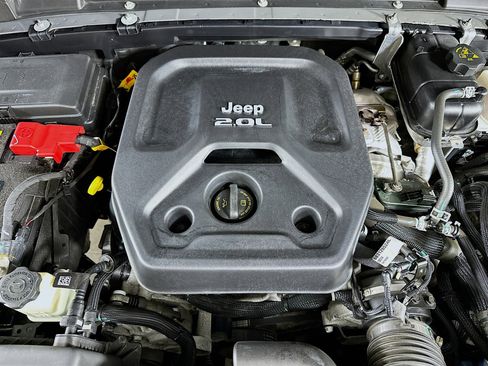 Used 2023 Jeep Wrangler Unlimited image 31