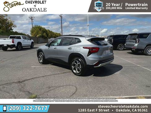 Certified 2024 Chevrolet Trax LT w/ Sunroof Package image 9