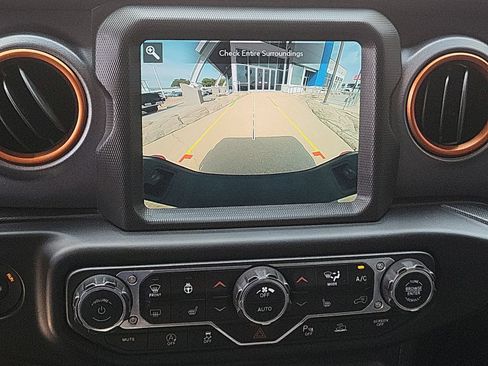 Used 2021 Jeep Gladiator Mojave AWD/4WD image 15