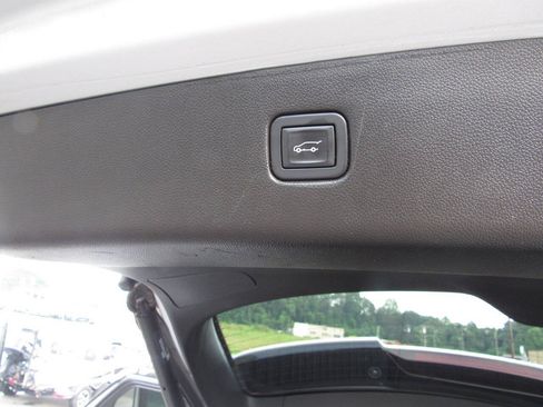 Used 2020 Chevrolet Blazer LT w/ Sound & Technology Package FWD image 21