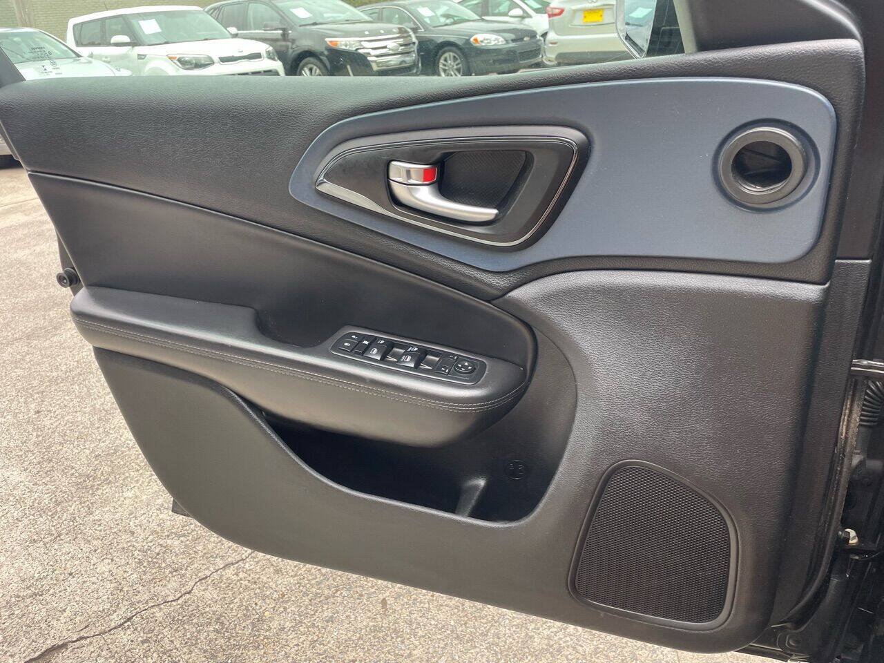 Used 2015 Chrysler 200 S w/ Comfort Group FWD image 9