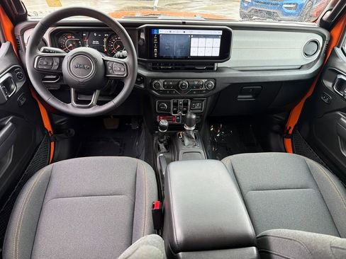 Used 2025 Jeep Wrangler Willys image 15