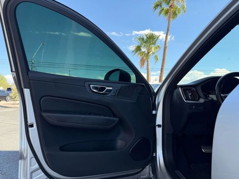 Used 2019 Volvo XC60 T5 R-Design w/ Protection Package image 37