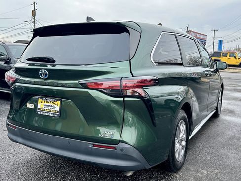 Used 2022 Toyota Sienna XLE image 7