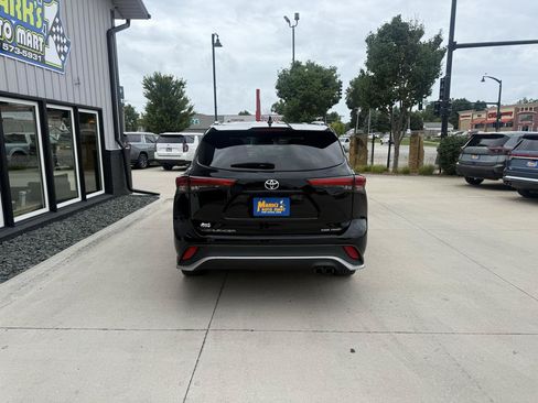 Used 2021 Toyota Highlander XSE AWD/4WD image 4