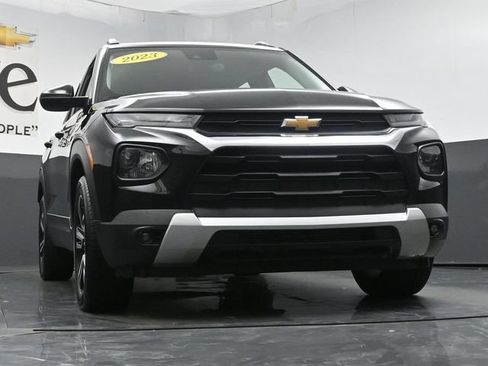 Used 2023 Chevrolet TrailBlazer LT FWD image 3